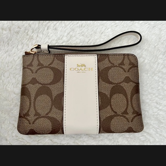 Coach Corner Zip Wrislet in Signature Canvas - - Picture 3 of 5